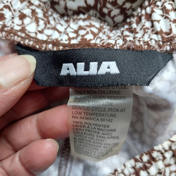 Alia Women's Brown/White Floral Capri - Picture 9 of 11